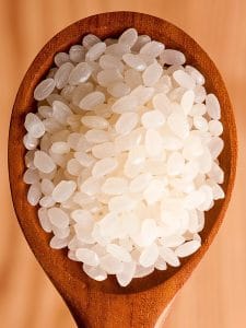 Raw Arborio rice min - رتبهبندی انواع برنج از سالمترین تا ناسالمترین