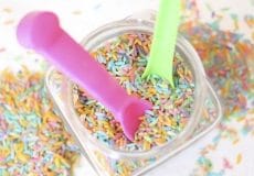 rainbow rice - استفاده‌های خلاقانه از برنج برای سرگرمی کودکان